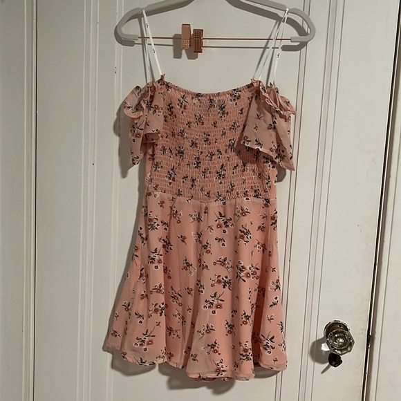 Lulus “in the meantime floral print off the shoulder romper” in light pink - Picture 4 of 5